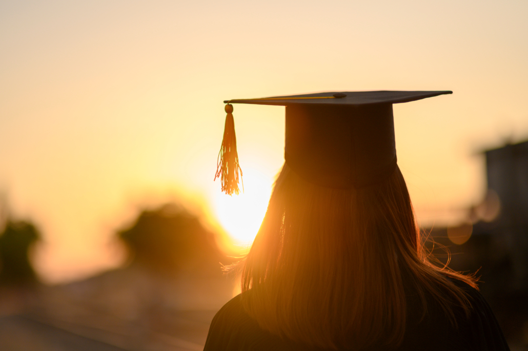 Graduates,Wear,A,Black,Dress,,Black,Hat,At,The,University